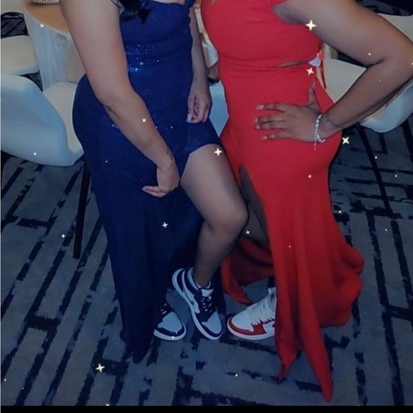 Cute sequence, high slit dress - Picture 3 of 4